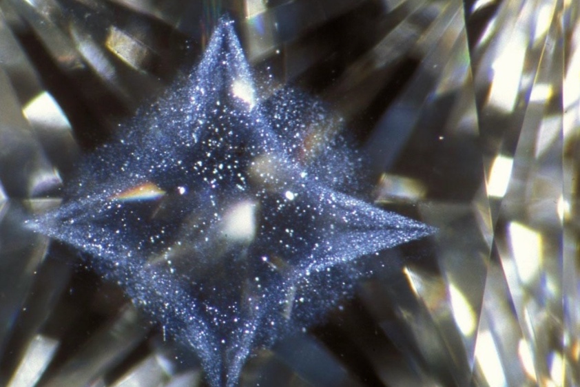 Inclusioni nel Diamante: Non tutte sono uguali (E questa differenza vale migliaia di euro)