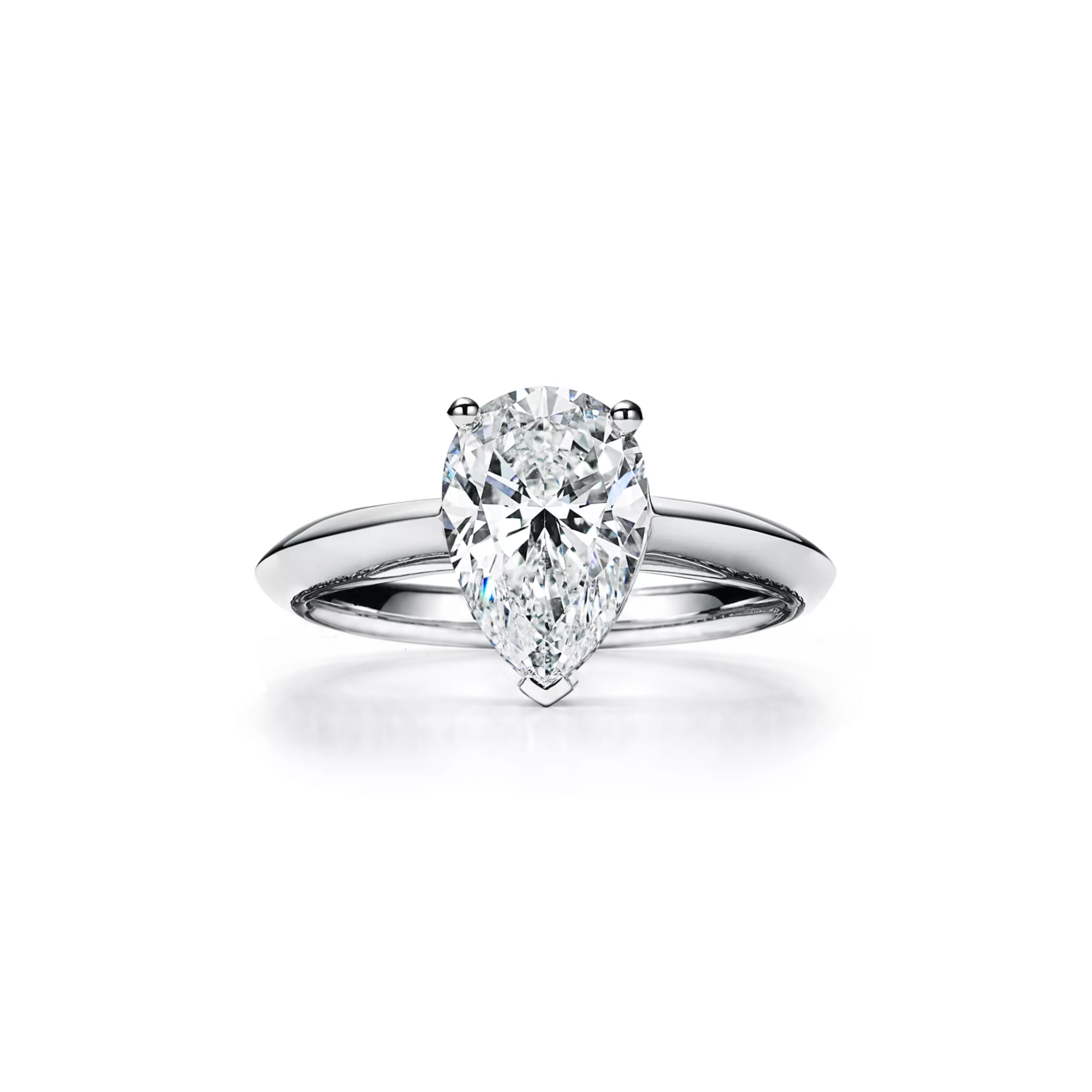 Anello di fidanzamento Anello solitario Classic stile Tiffany con diamante taglio goccia — Diamond House Roma