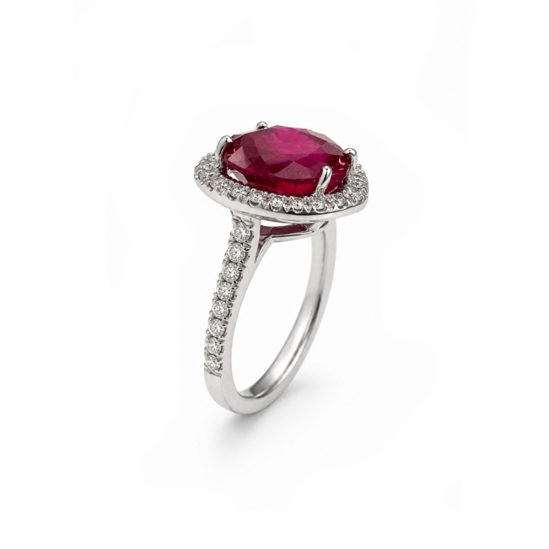 Anello Halo con Rubino taglio cuore — Heritage, Diamond House Roma — vista 2