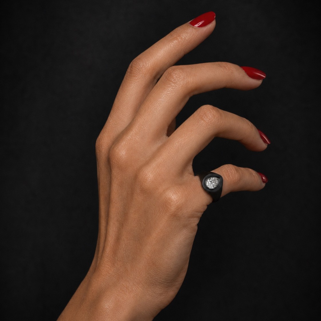 Titanium Pear Diamond Signet Ring — Titanium by LVC, Diamond House Roma — vista 2